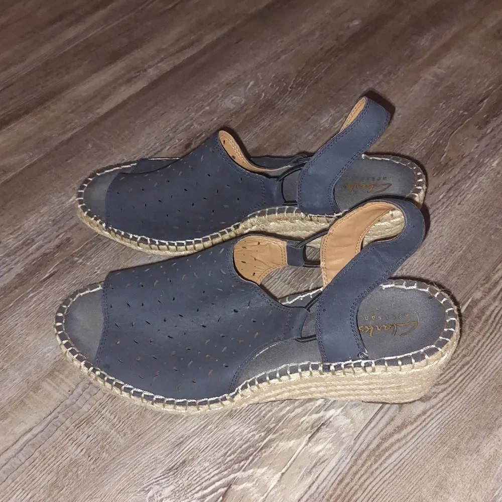 Clarks Artisan Navy Blue Peep Toe Espadrille Slingback  Sz 8W 8 wide EUC